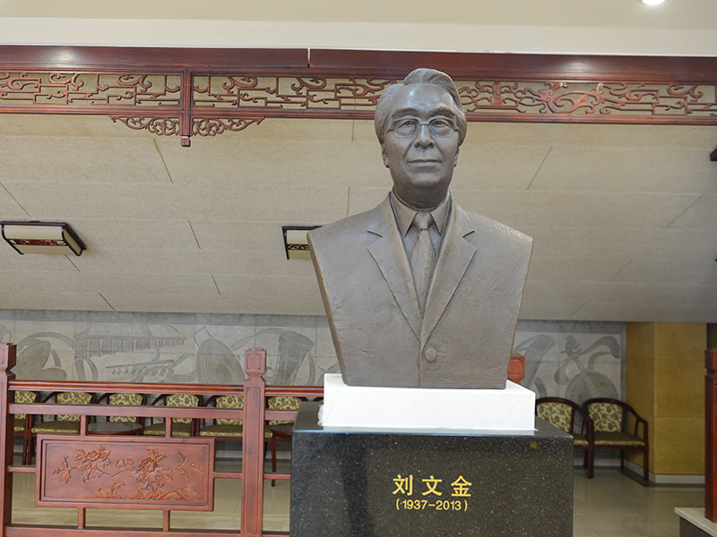 劉文金像，鑄銅，安放地點：中央民族樂團 - 副本.JPG